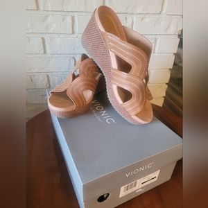 Vionic, size 8, Natural